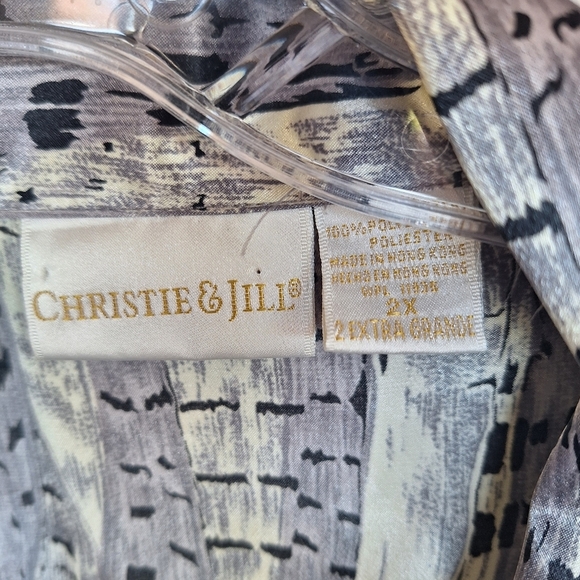 Satiny Plus Sz2X Blouse Lavender/Gray Print Long Sleves Wide Collar/Cuffs - Picture 7 of 10